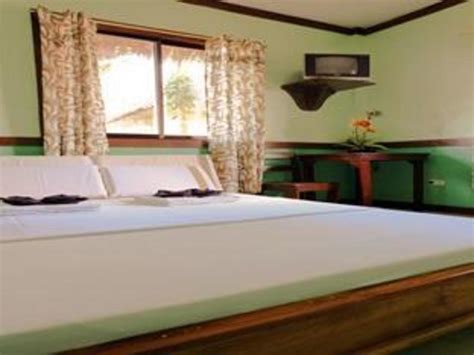 Rooms available at Cool Waves Ranch and Water .